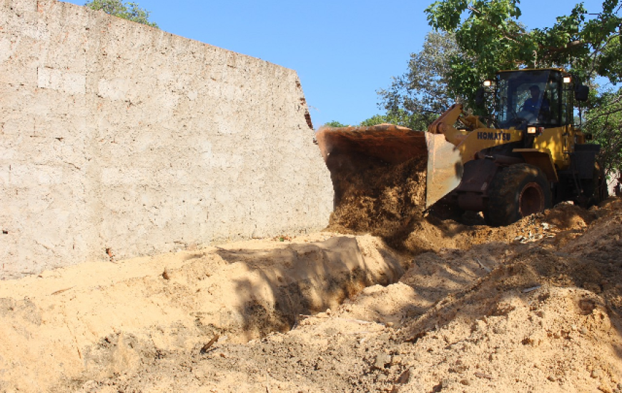 Muro construído na Praia foi derrubado