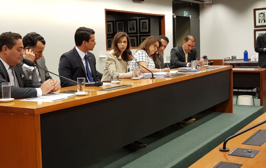 Parlamentares se reuniram na tarde desta terça-feira, 16