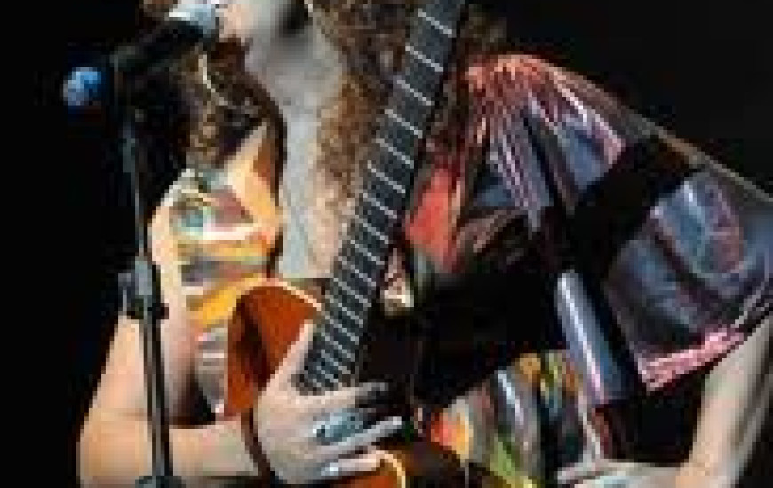 Cantora se apresenta no Tênis Sesc nesta sexta