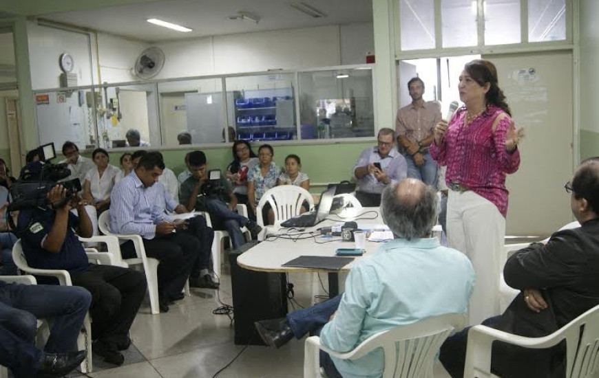 Senadora e reitor fizeram anúncio ontem