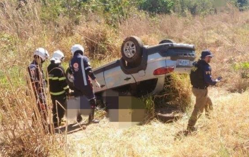5 ficaram mortos em acidente após tiros