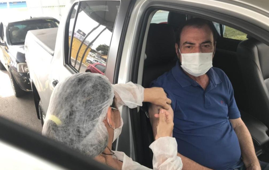 Issam é o primeiro parlamentar tocantinense a ser vacinado