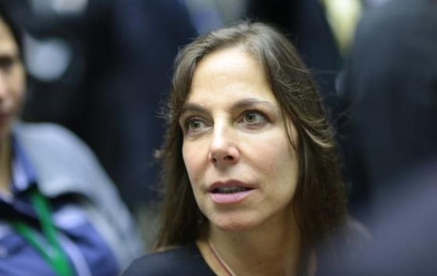 Mara Gabrilli, em desabafo, pede que Cunha saia