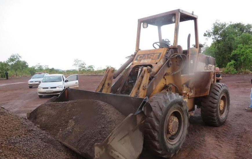 Polícia apreende máquinas em fazenda