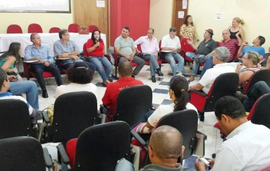 Líderes políticos discutiram o assunto