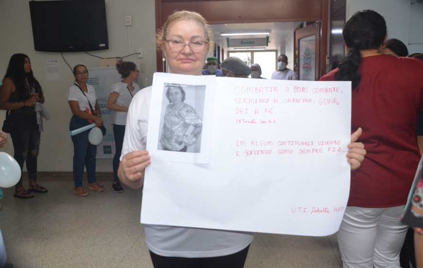 A técnica de enfermagem Isabel trabalhava com Benedita e homenageou a amiga