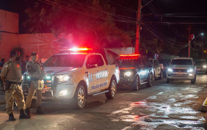 Fiscalização fecha o cerco contra aglomerações em noite movimentada na Capital