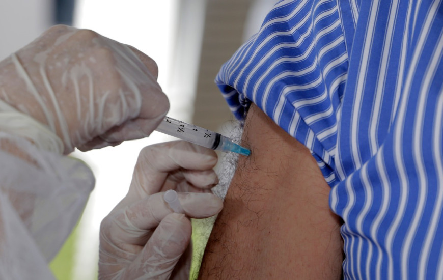 A vacinação vai iniciar às 8h e seguirá enquanto durar as doses 