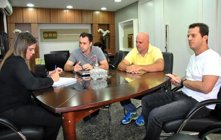 Cláudia recebe equipe do Rally