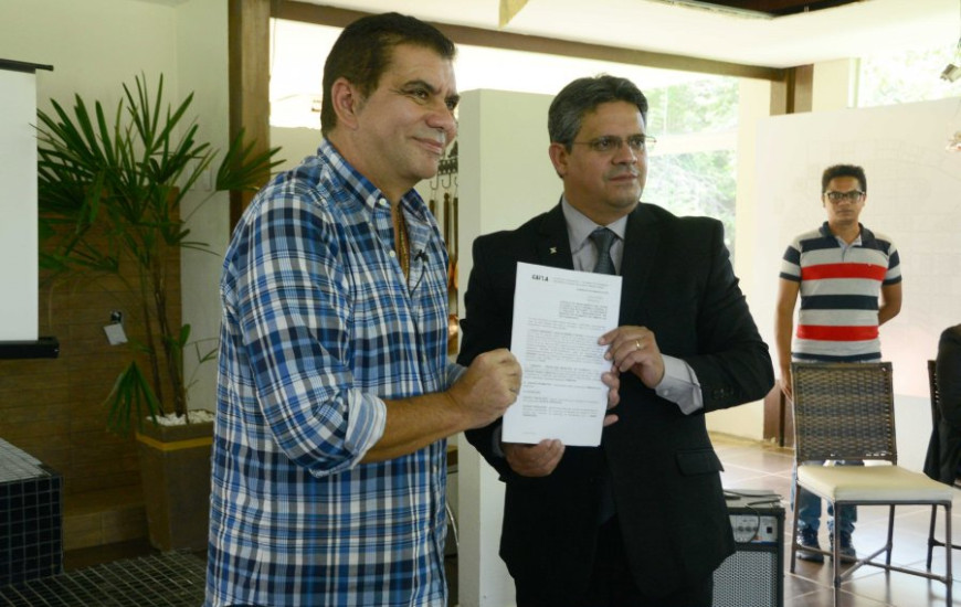 Prefeito Carlos Amastha e Superintendente da Caixa