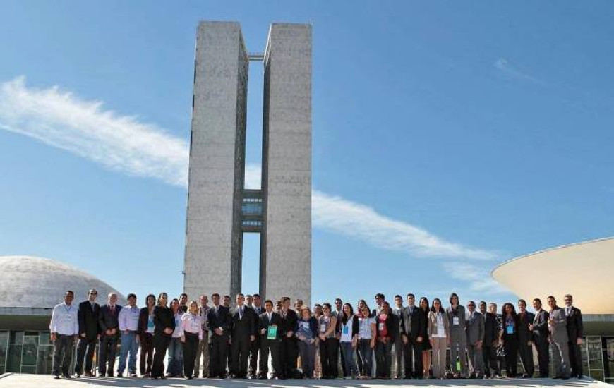 Edital está disponível para levar jovens à Câmara