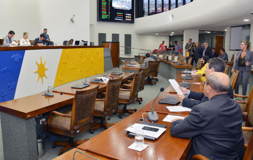 Proposta do governo foi lida em plenário