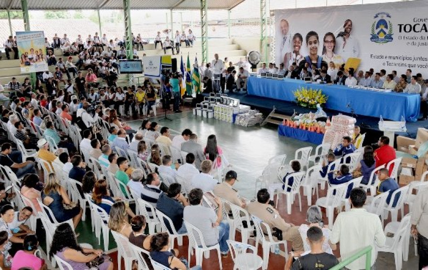 Governo anuncia retomada de obras