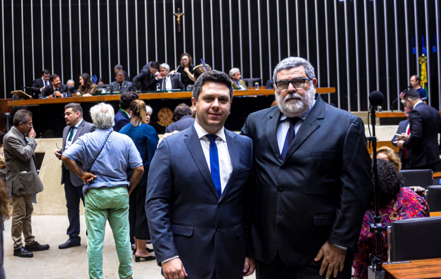 José Neuman e Tiago Dimas em plenário.