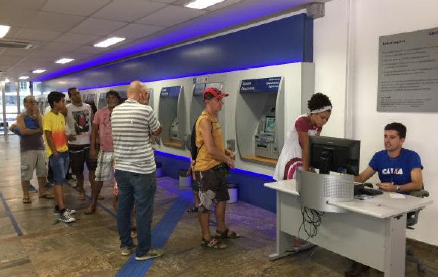 Bancos abrirão hoje, 14, a partir das 12h