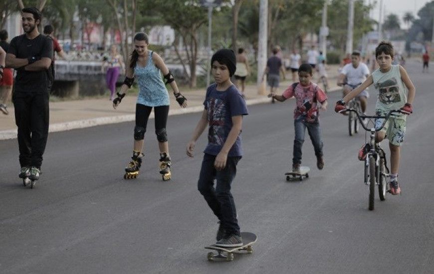 Araguainenses aproveitam pista da Avenida