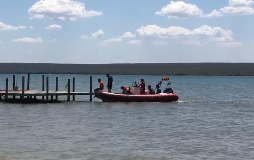 Bombeiros também atuaram no resgate a família.