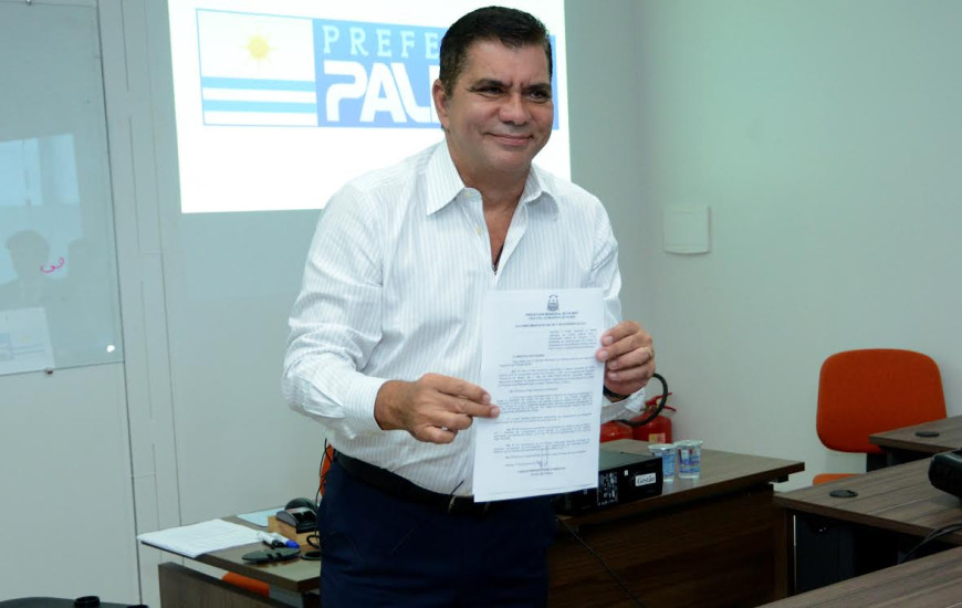 Prefeito Carlos Amastha sanciona PL