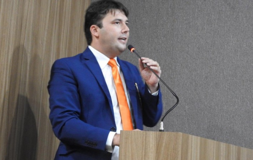 Atual presidente acusa ex-presidente de deixar dívidas 