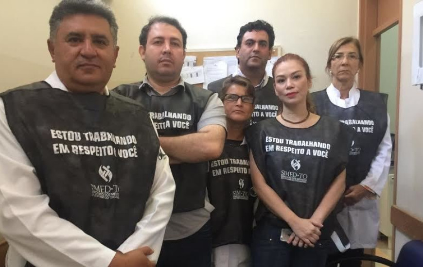 Médicos paralisam atividades em hospitais