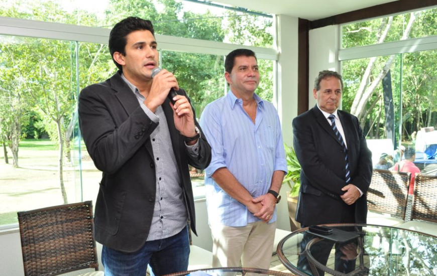 Andrino sai para se dedicar a pré-candidatura
