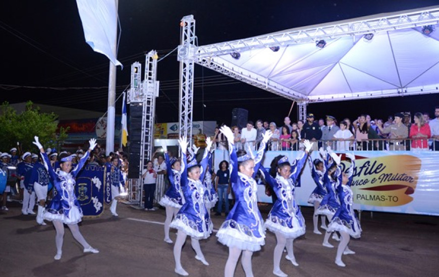 Desfile aconteceu no domingo 
