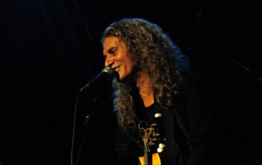  Cantor e compositor J. Bulhões