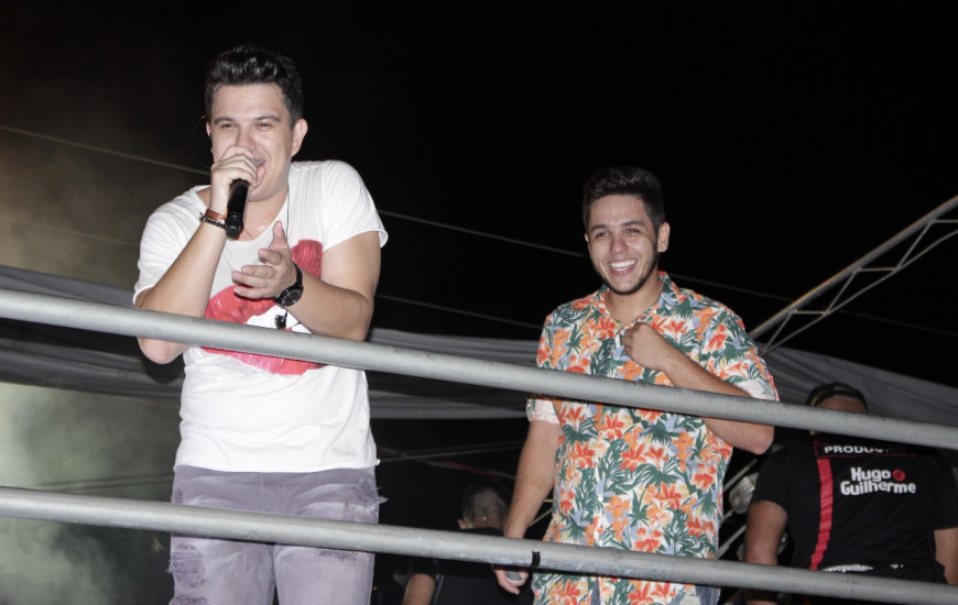Cantores animam 30 mil foliões em Gurupi