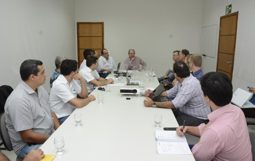 Dimas mostra mapas estratégicos a empresários 