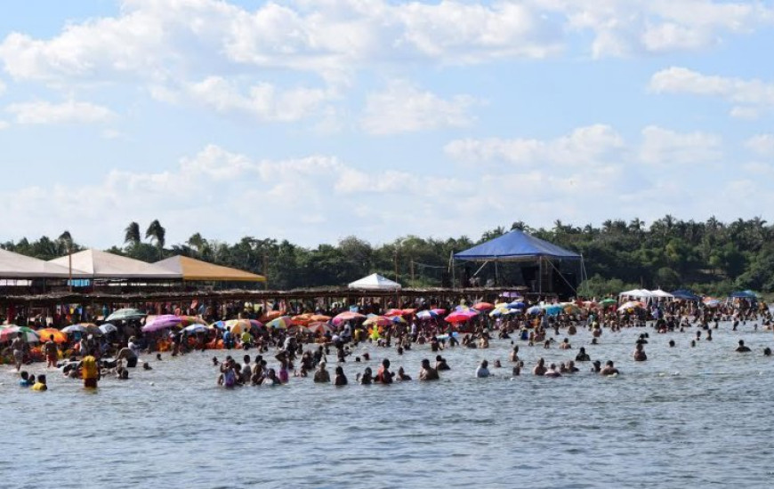 Praia recebe milhares de visitantes todos os anos