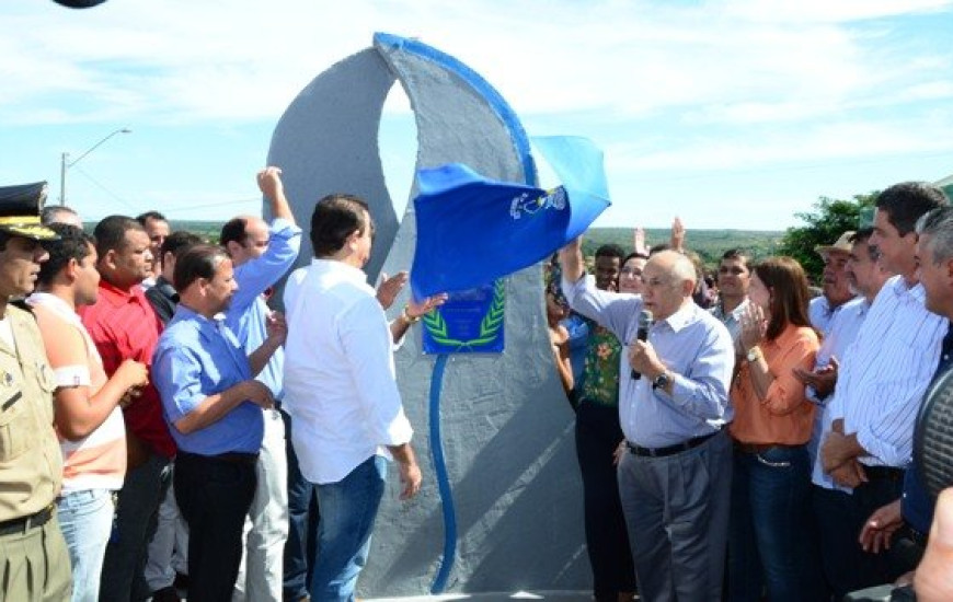 Obra é inaugurada pelo governador
