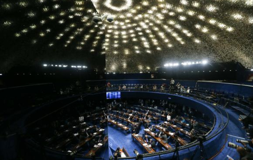 O quórum mínimo para que haja votação é de 41 senadores