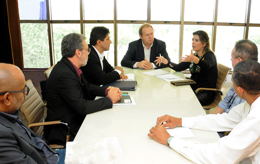 Mauro Carlesse recebe Patrizia Xavier, diretora da Empresa AZUL de Aviação