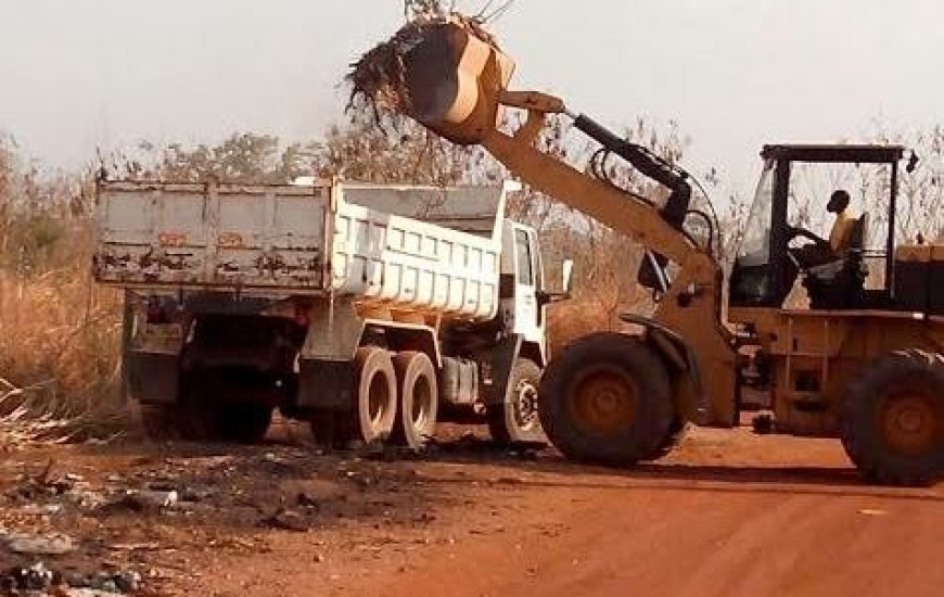 Limpeza é realizada em toda a cidade