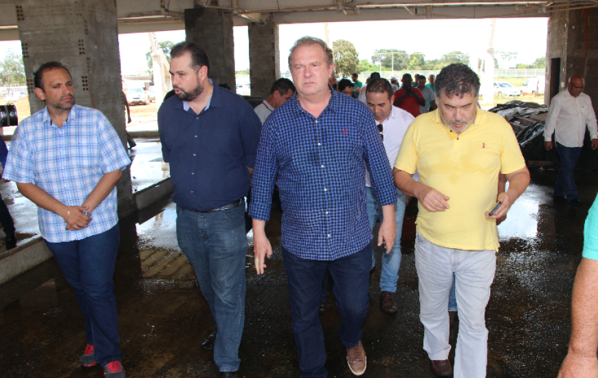 Governador interino vistoria obras do HRG