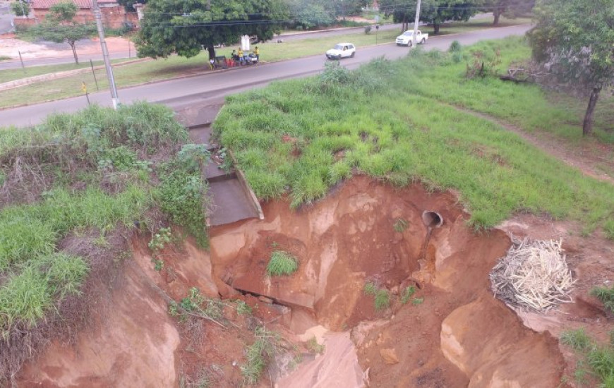 Erosão pode interditar outra pista da rodovia