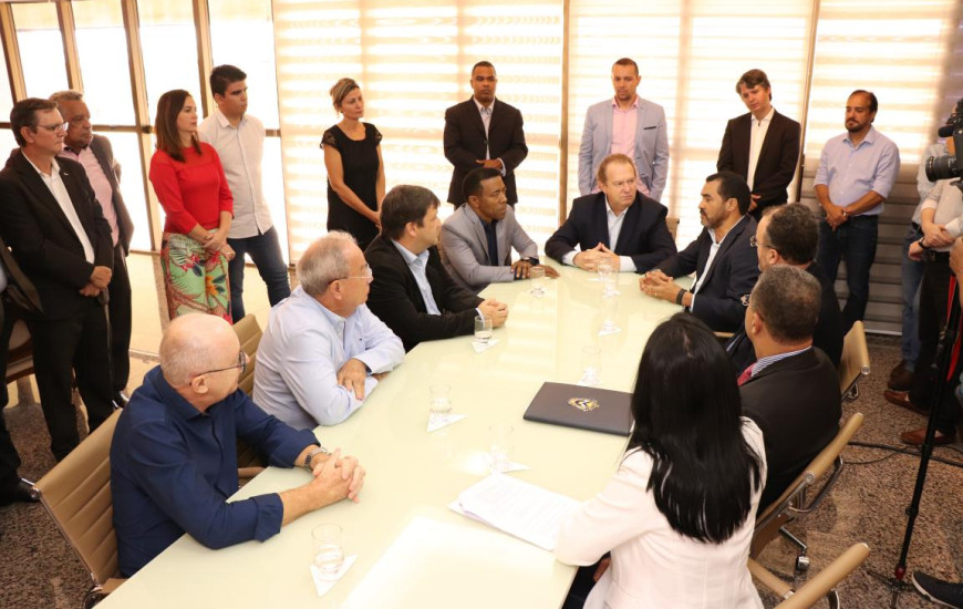 Encontro entre entidades e Carlesse no Palácio 