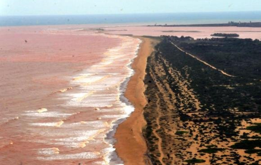 Lama chega às praias do Espírito Santo