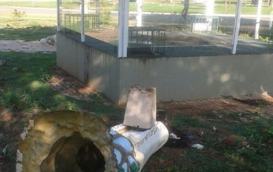 Imagens ficaram destruídas em praça de Palmas