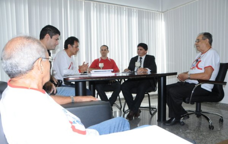 Major Negreiros recebe associação