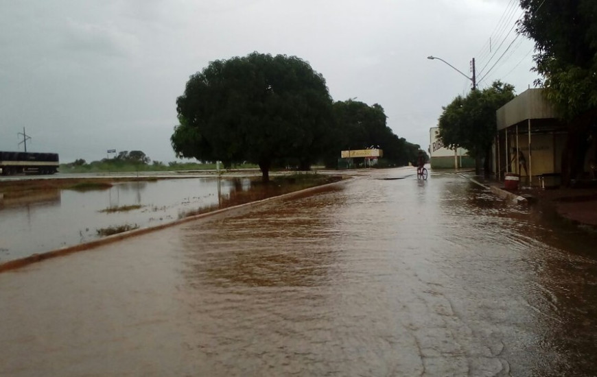 Ruas da cidade ficaram alagadas