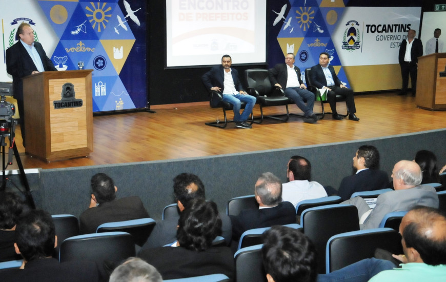  Governador Mauro Carlesse se reuniu nesta segunda-feira com 92 prefeitos