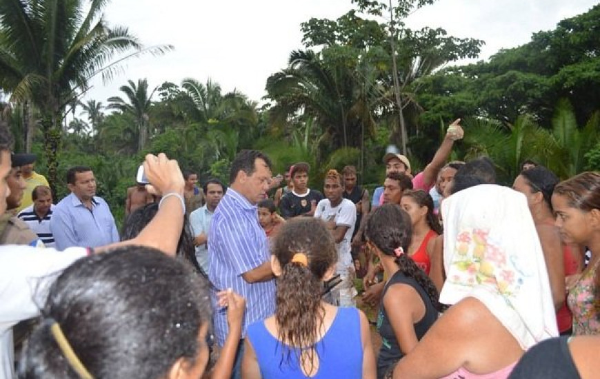 Fabion desceu e foi conversar com manifestantes