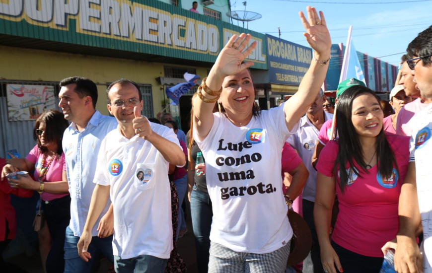 Candidata encerrou compromissos de campanha com caminhadas em cidades do TO