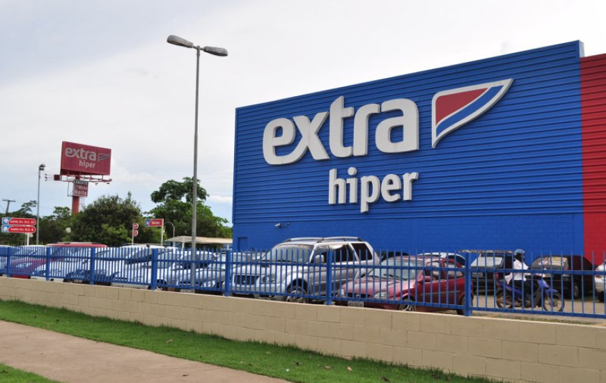 Clientes reclamam de fila no caixa preferencial