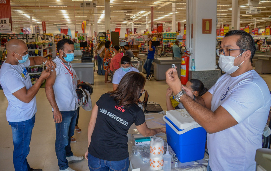 Nesta quarta-feira, 24, quarta-feira, 24, a vacinação foi realizada no Extra