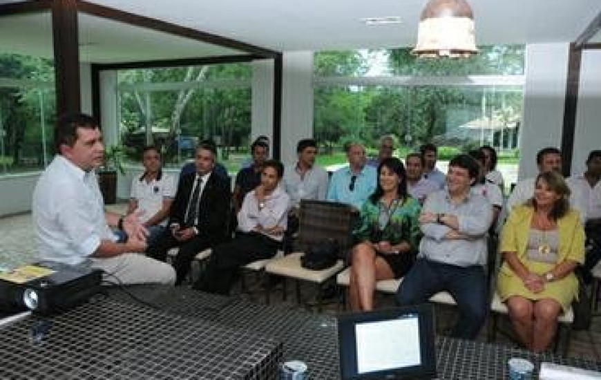 Empresários conhecem projeto
