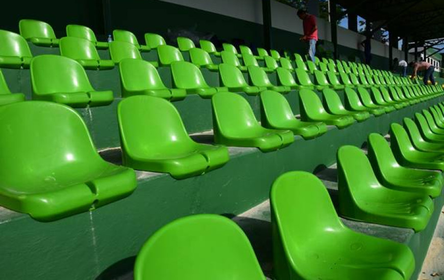 Estádio Ribeirão recebe cadeiras novas