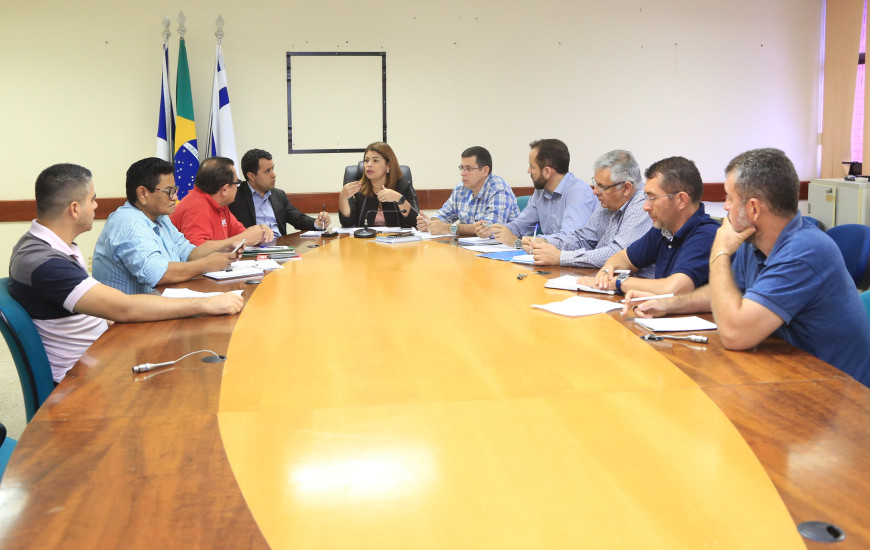 Secretária e Sintet debatem problema dos dados corrompidos