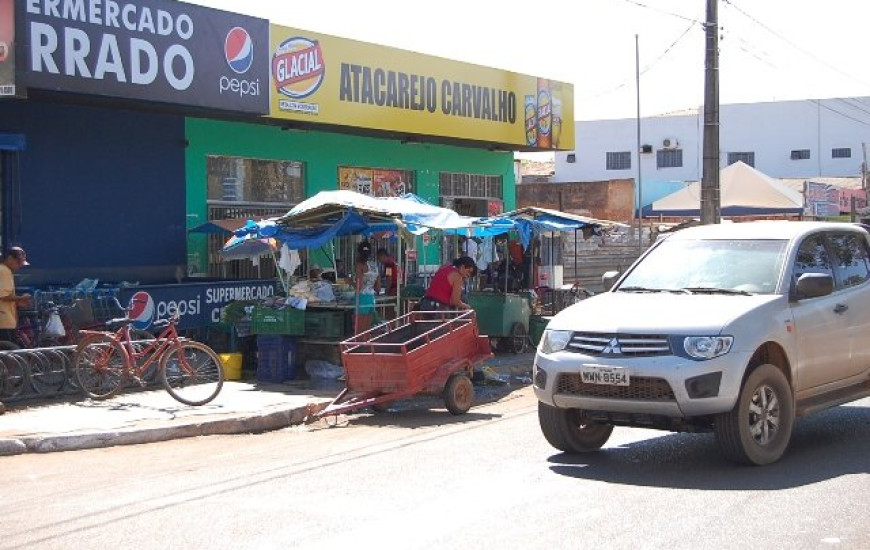 Comerciantes terão que desocupar calçadas